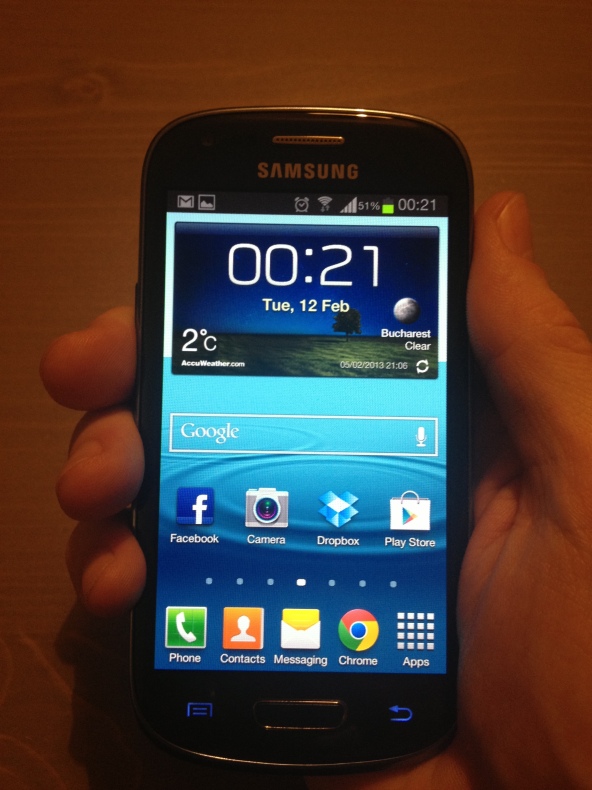 Samsung-Galaxy-S3-Mini-front-lit-right-hand